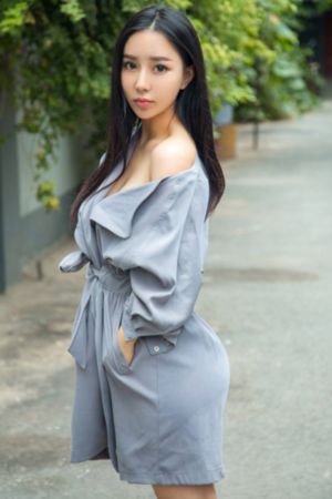 善良的邻居的妻子