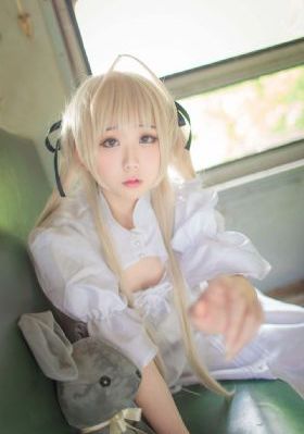 我揉着老师的白嫩大乳视频